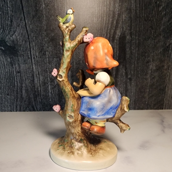 Goebel Hummel-Apple Tree Girl  Figurine/Girl Sitting in Tree with Bird On Branch - Picture 5 of 12